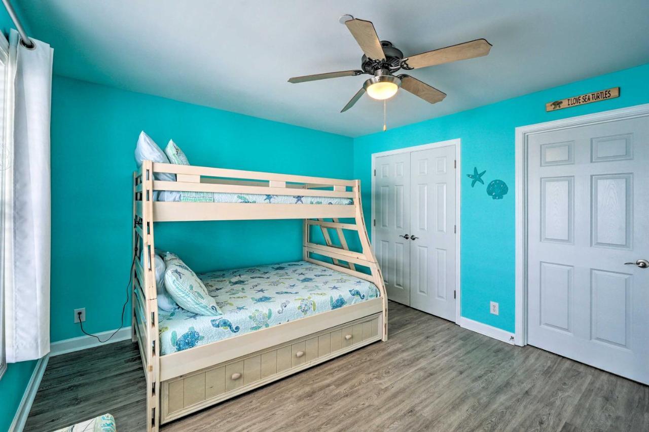 Ocean-View Oak Island Condo, 1 Block To Beach! Экстерьер фото