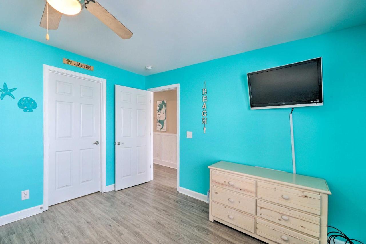 Ocean-View Oak Island Condo, 1 Block To Beach! Экстерьер фото
