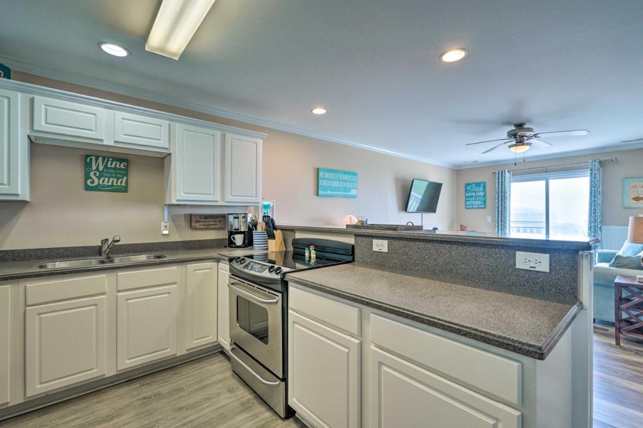 Ocean-View Oak Island Condo, 1 Block To Beach! Экстерьер фото
