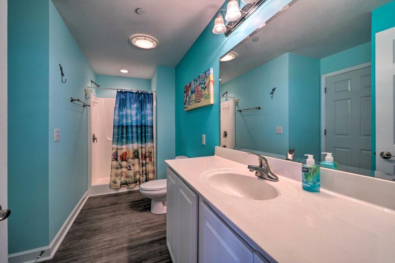 Ocean-View Oak Island Condo, 1 Block To Beach! Экстерьер фото