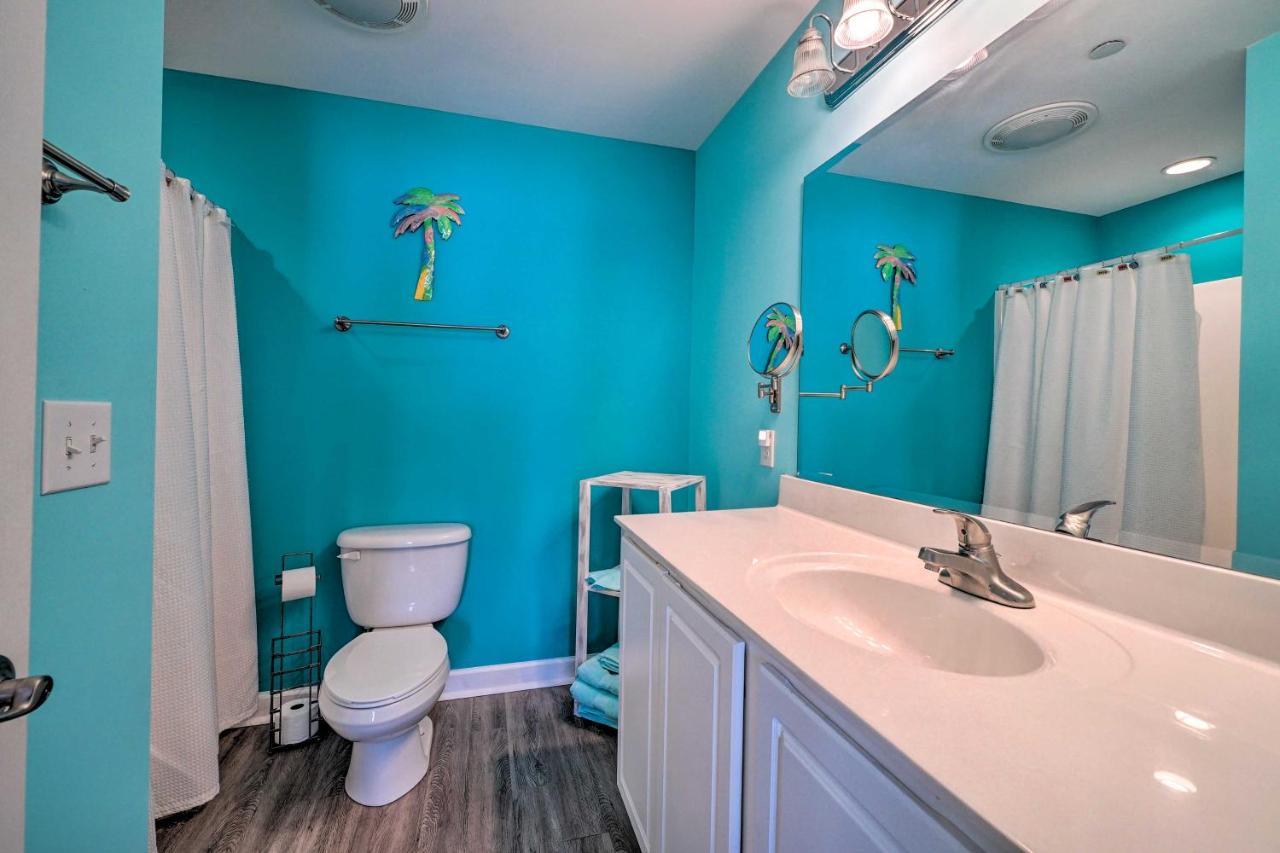 Ocean-View Oak Island Condo, 1 Block To Beach! Экстерьер фото